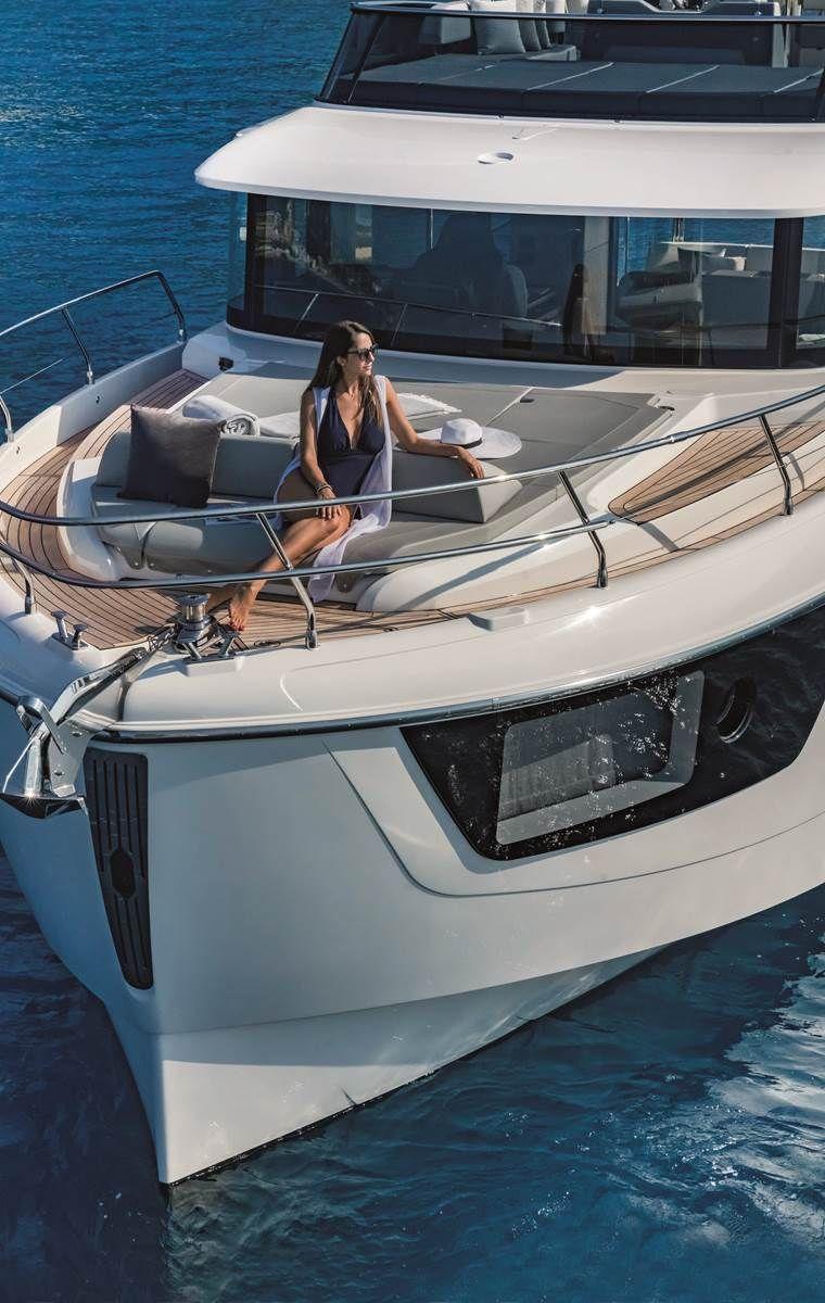 11-Absolute-Navetta48-Bow-SunbathingAreas.jpg