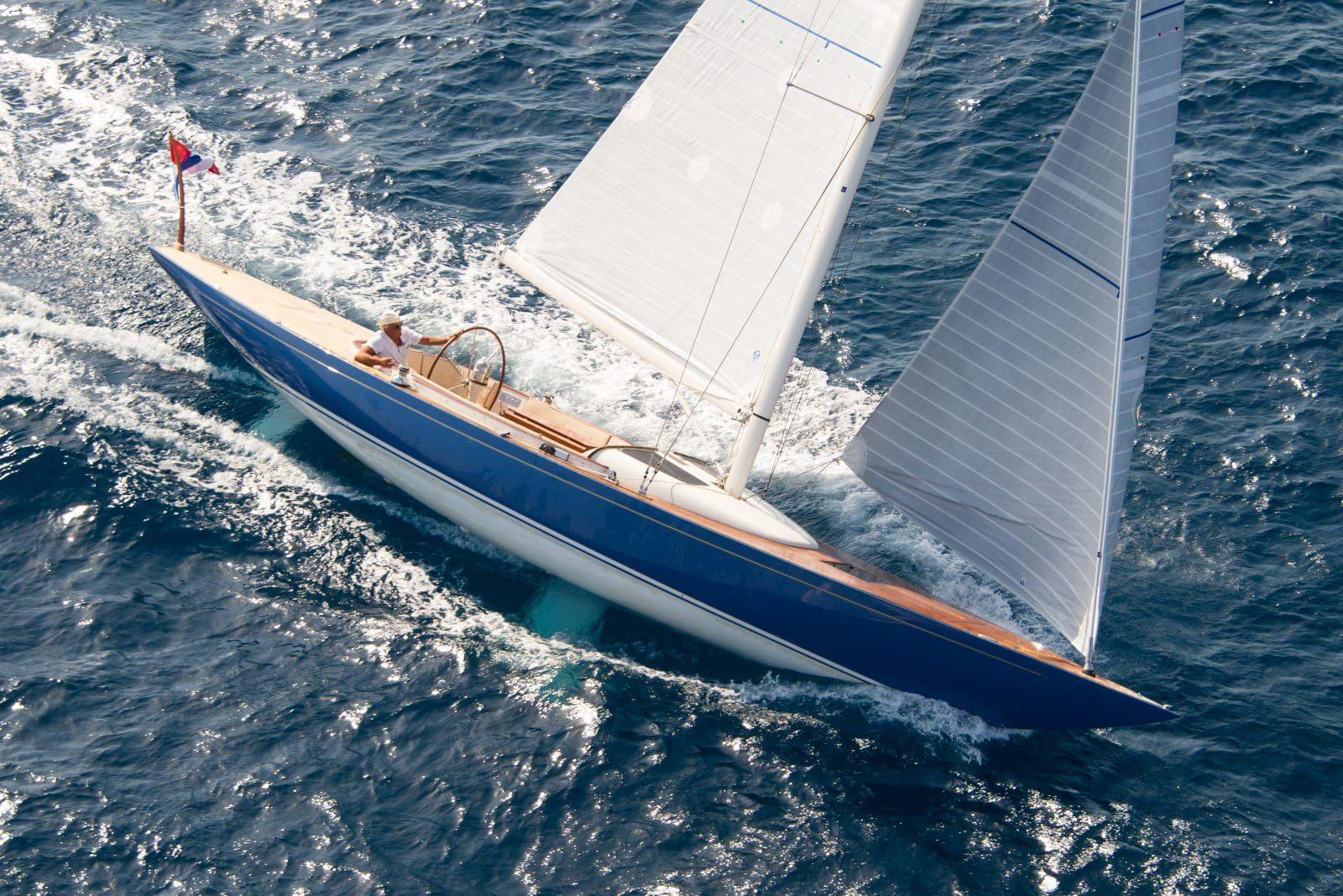 Eagle-44-foot-sailing-yacht-with-classic-lines-combined-with-modern-technology.-A-bulb-keel-of-2-meter-for-adding-performance-makes-her-even-faster-1600x1068.jpg