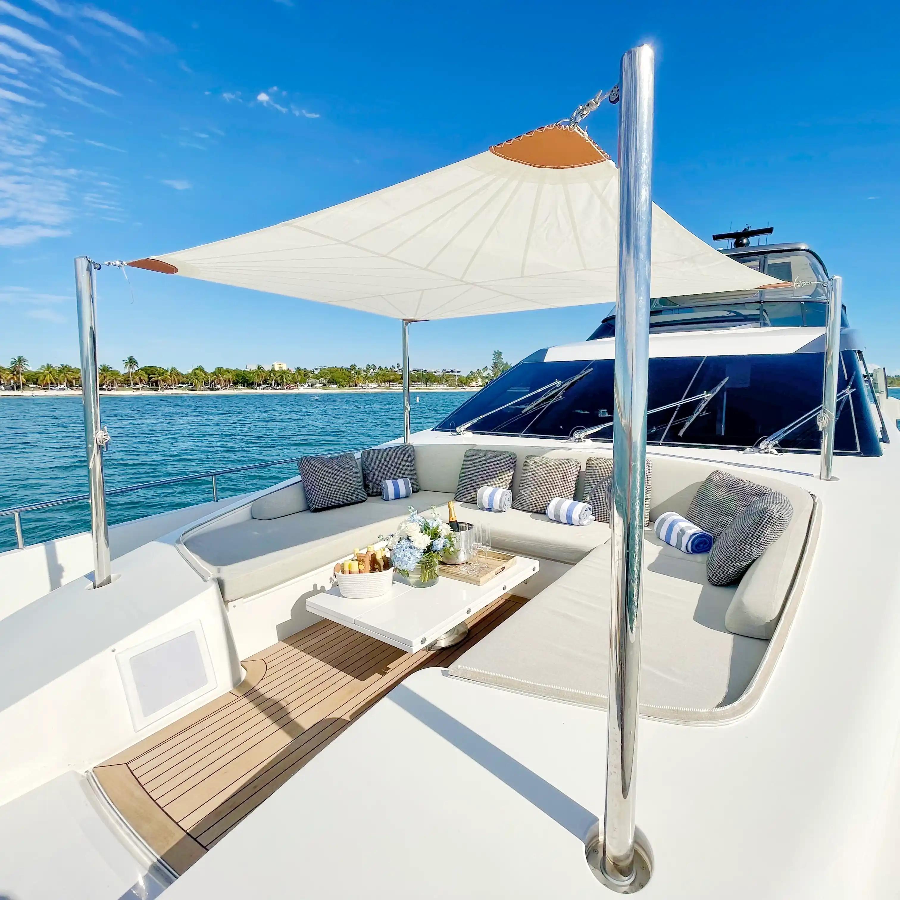 2020 SANLORENZO SL86 BOW DINING.jpg