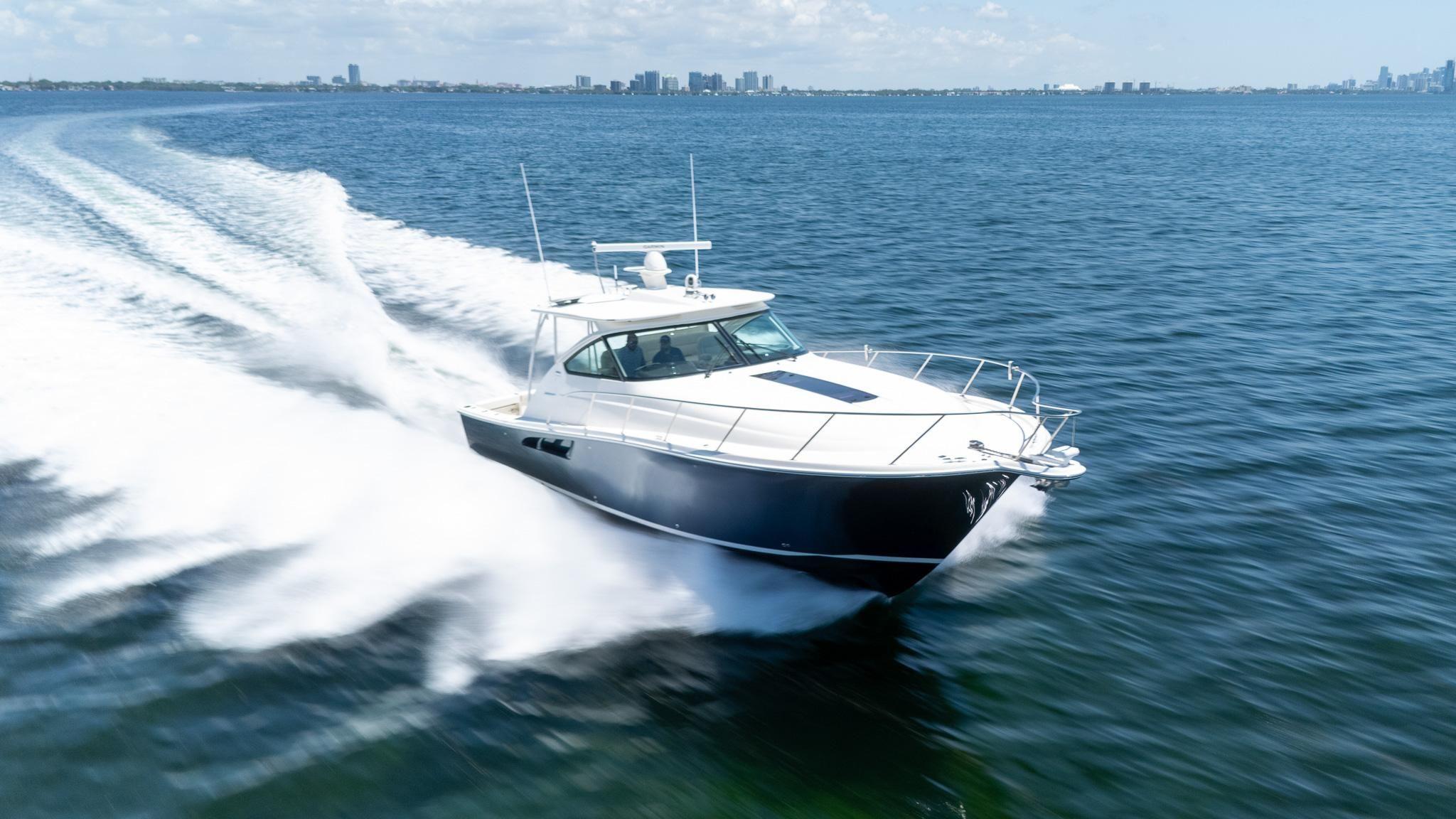 2021-tiara-yachts-4300-open-power-9420522-20240607072931376-1_XLARGE.jpg