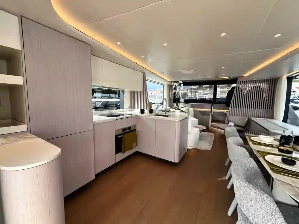 2026 Absolute Navetta 62 te koop in Canet-en-Roussillon, FR Flybridge 2