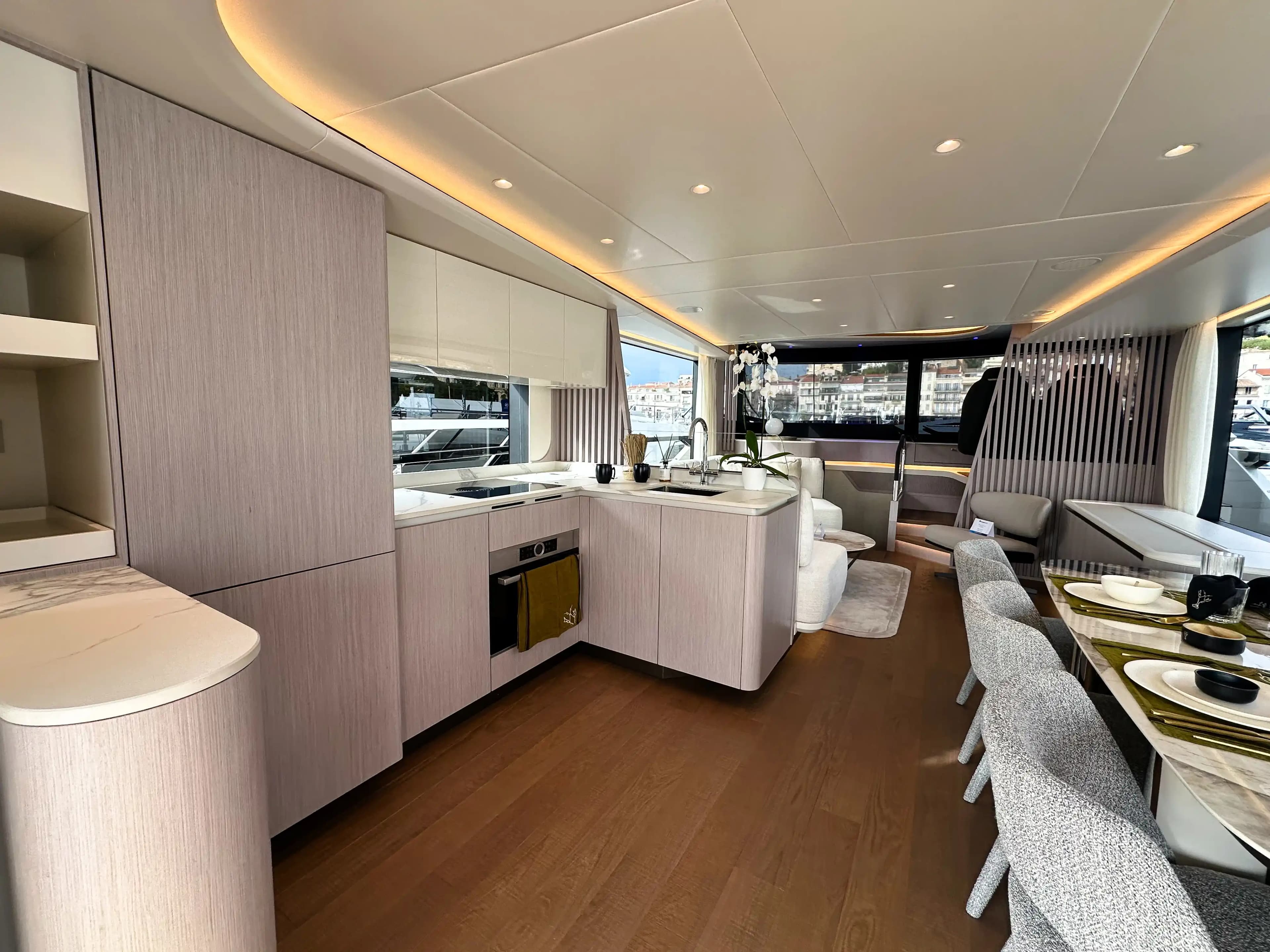 2026 Absolute Navetta 62 te koop in Canet-en-Roussillon, FR Flybridge 2