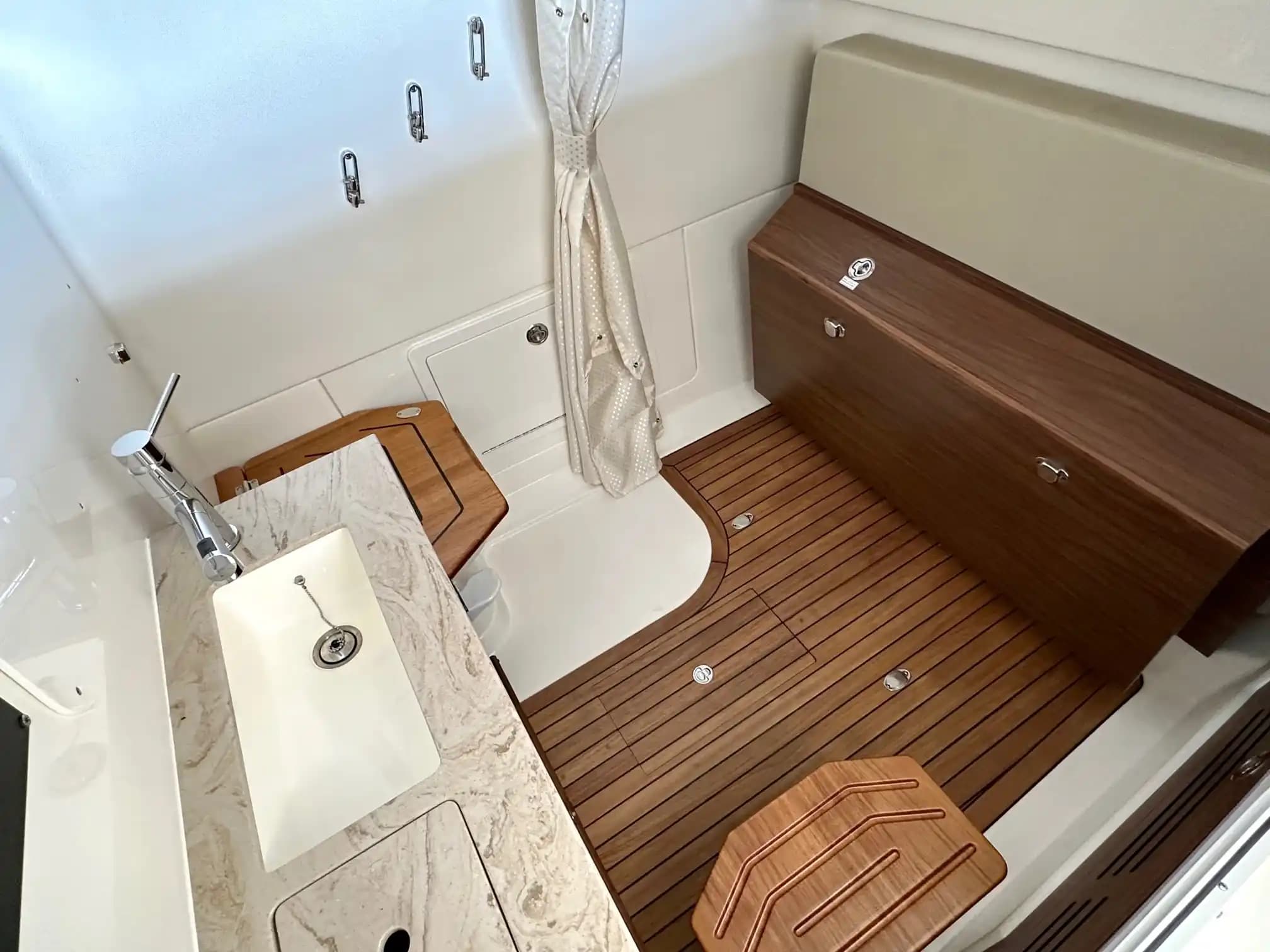 2023 Boston Whaler 360 Outrage à vendre à Le Barcarès, FR Center Console 5