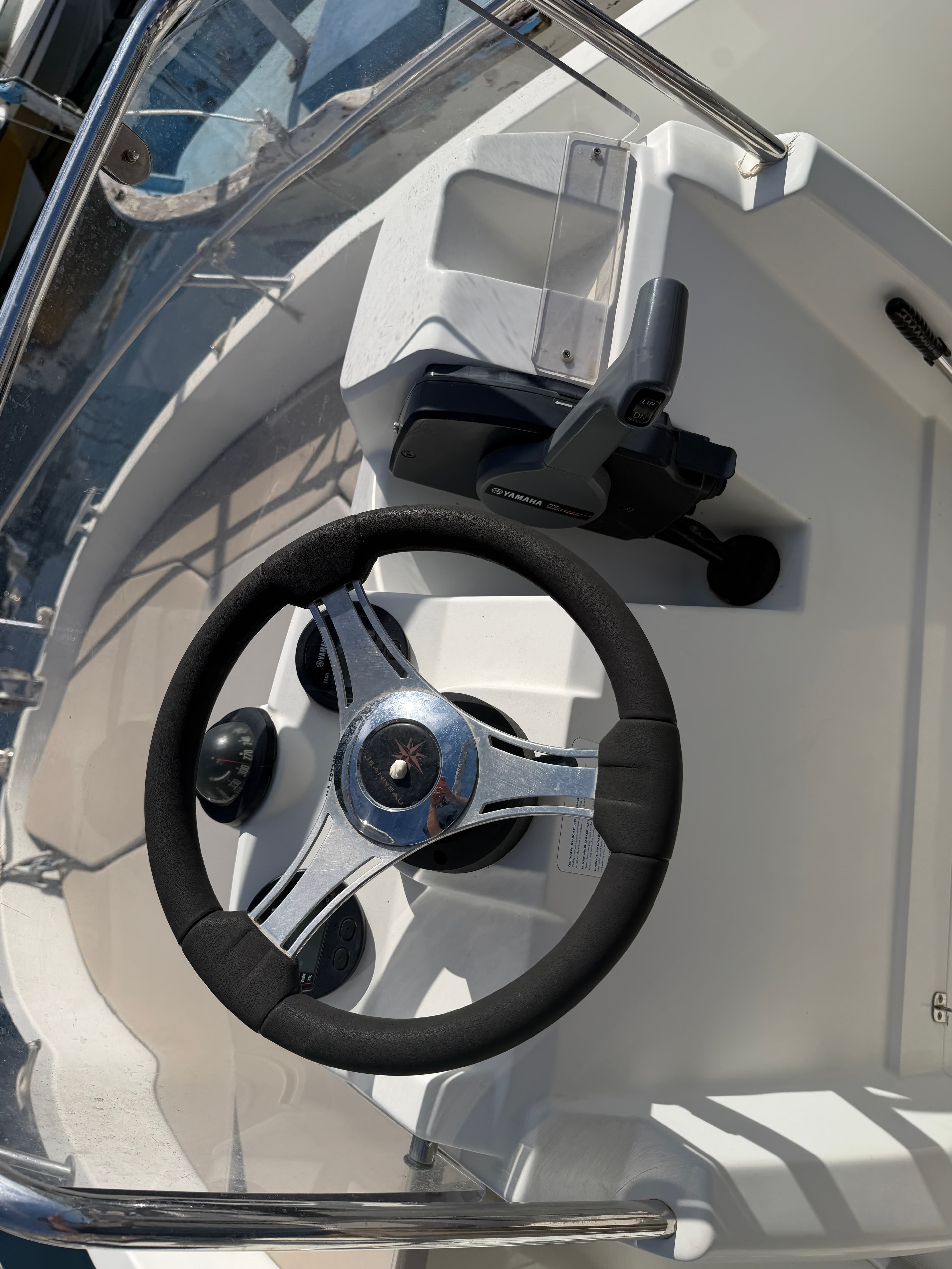 2018 Jeanneau Cap Camarat 4.7 СС for Sale in Marseille, FR Center Console 5