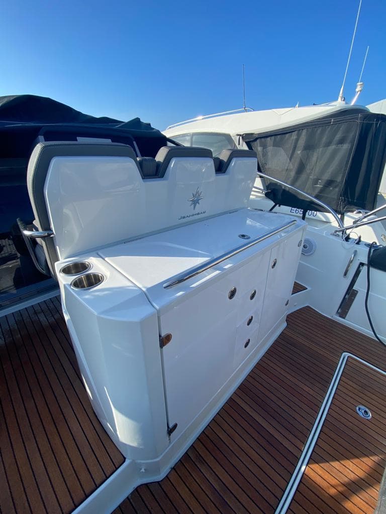 2019 Jeanneau Cap Camarat 10.5 WA for Sale in Marseille, FR Walk-around Boats 3