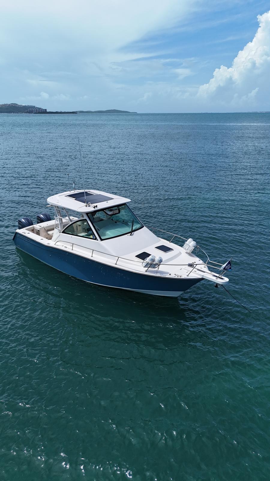 2022 Grady-White Boats Express 330