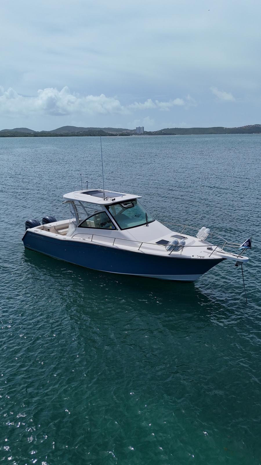 2022 Grady-White Boats Express 330