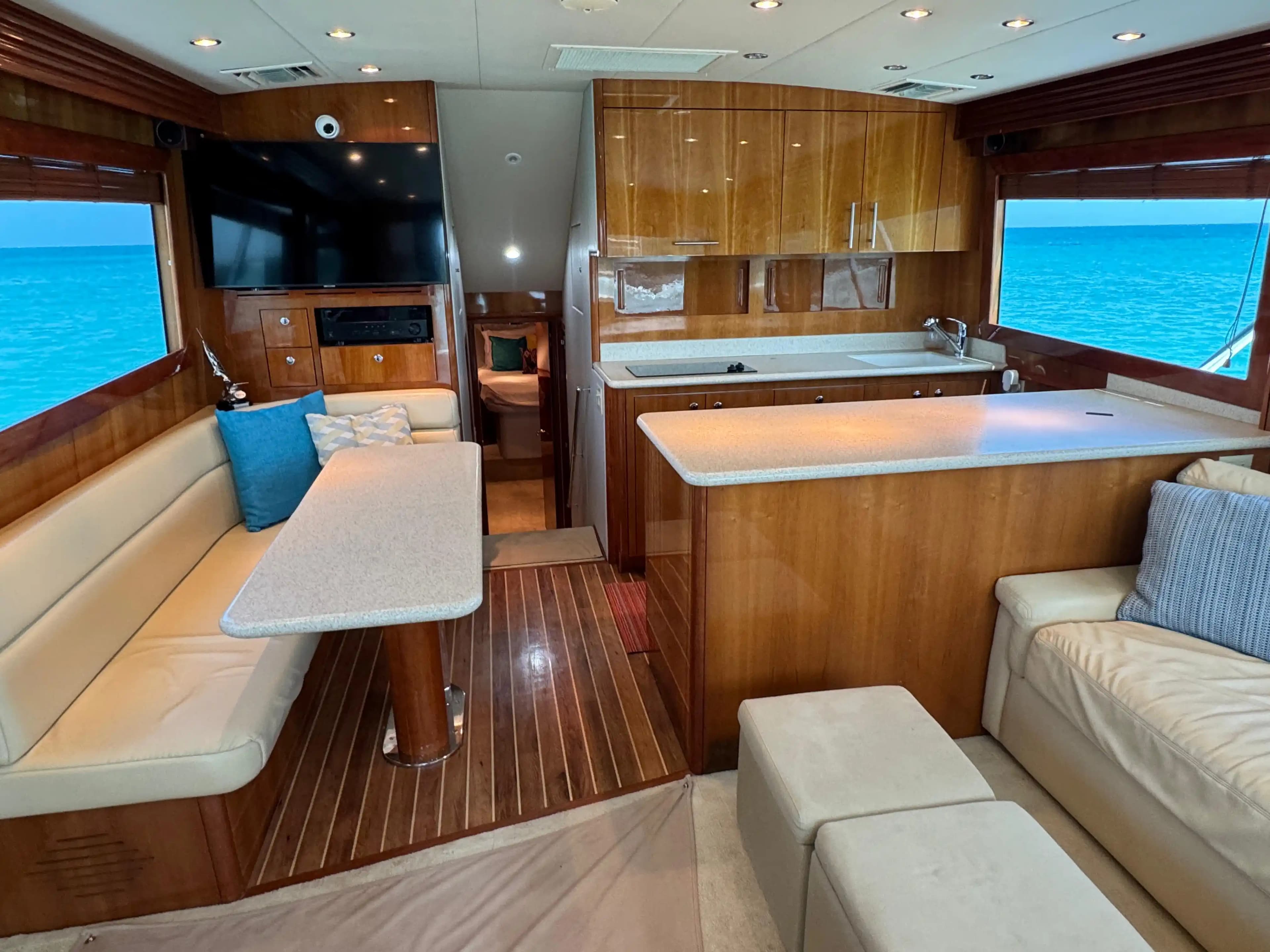 2005 Hatteras 50 Convertible for Sale in Ponce, PR Flybridge 2