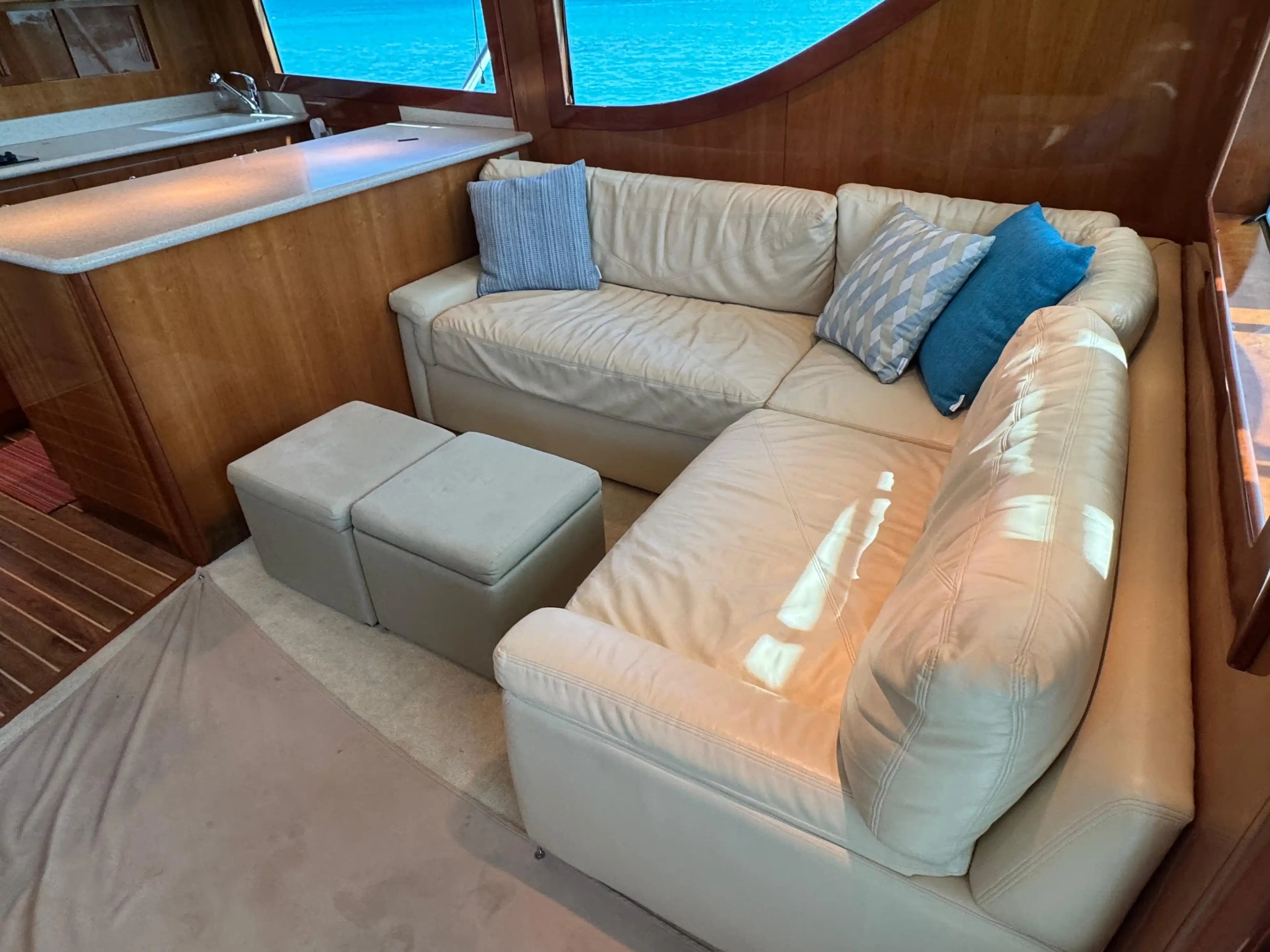 2005 Hatteras 50 Convertible for Sale in Ponce, PR Flybridge 4