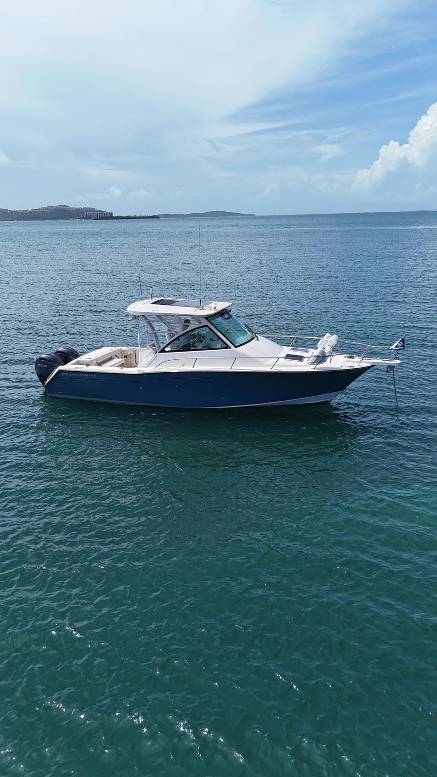 2022 Grady-White Boats Express 330