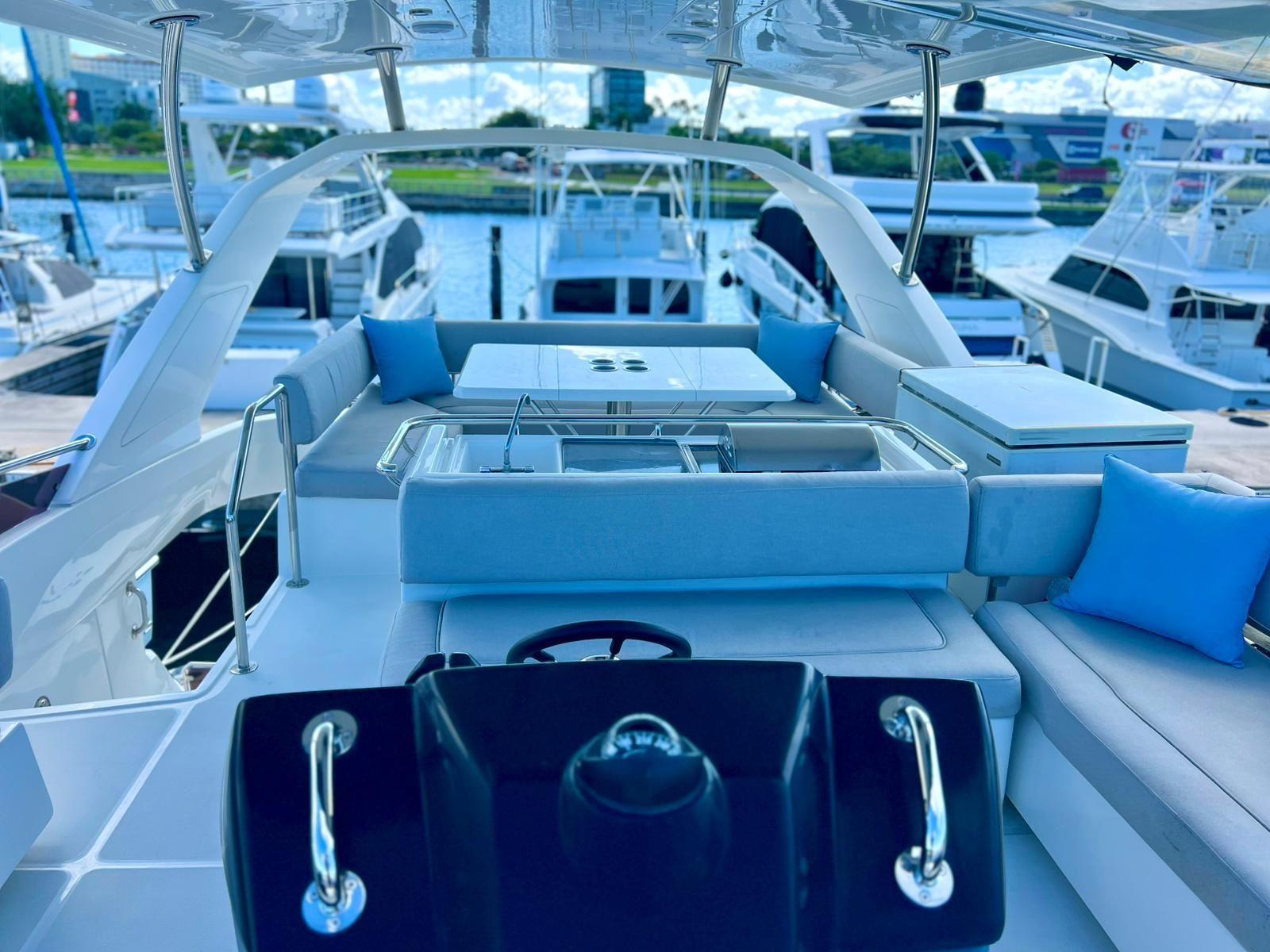 Aquila 44 Yacht For Sale