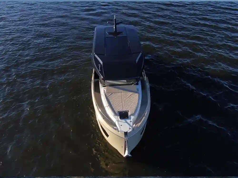 Cobra Yachts Campione 41 Coupe zum Verkauf