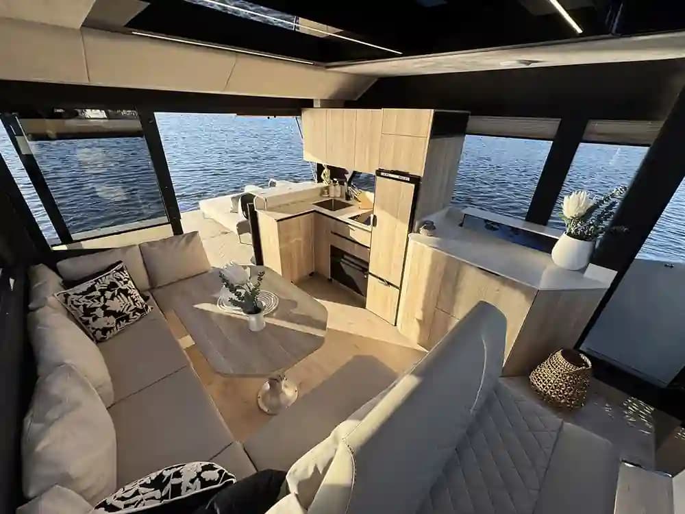 Cobra Yachts Campione 41 Coupe zum Verkauf