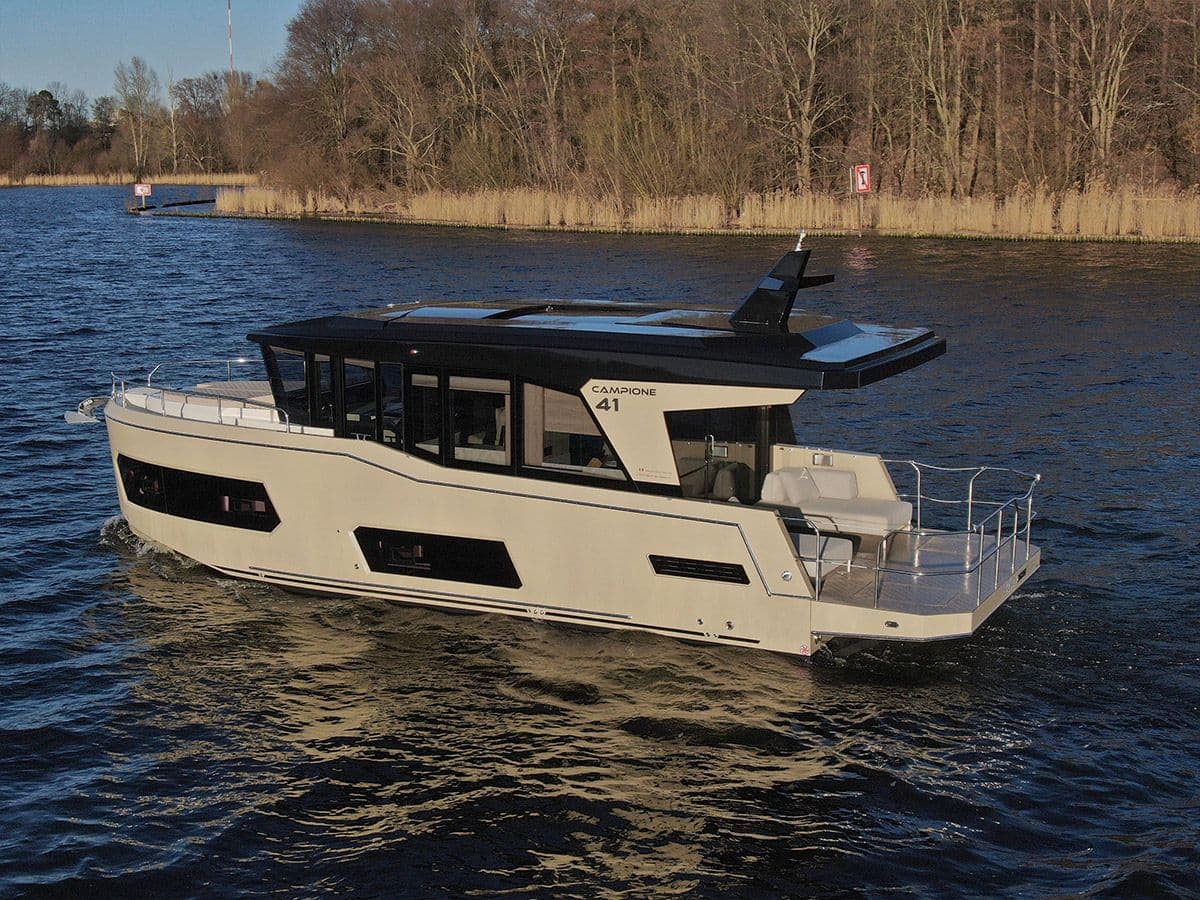 Cobra Yachts Campione 41 Coupe zum Verkauf