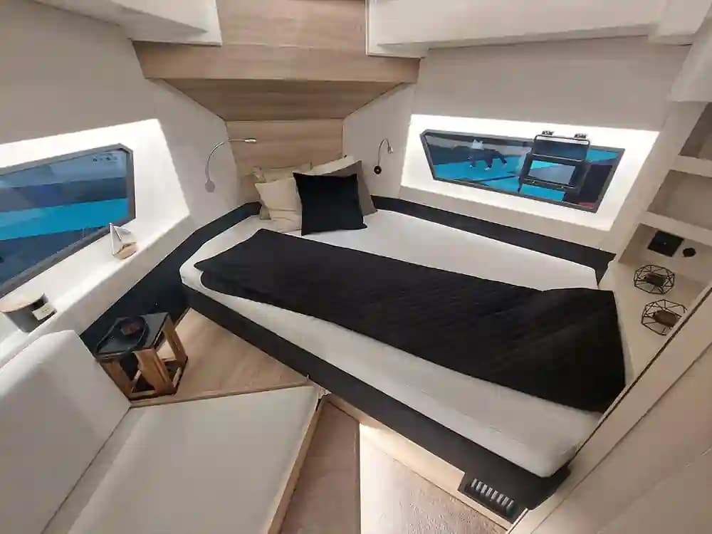 Cobra Yachts Campione 41 Coupe zum Verkauf