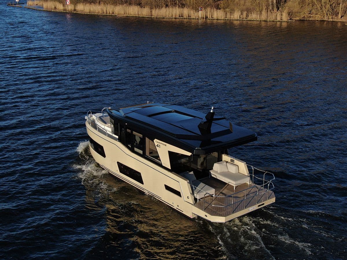 Cobra Yachts Campione 41 Coupe zum Verkauf