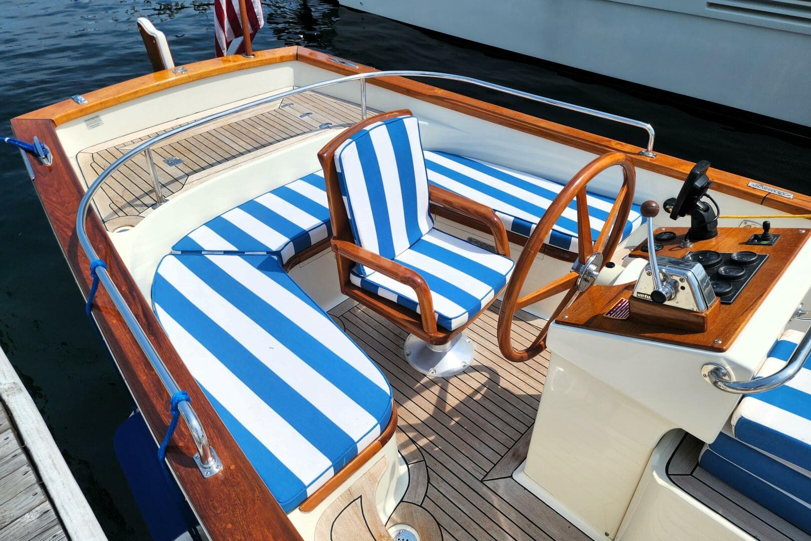 2007 Custom Flanders Bay 27 for Sale in Charlevoix, Michigan Day Boats 5
