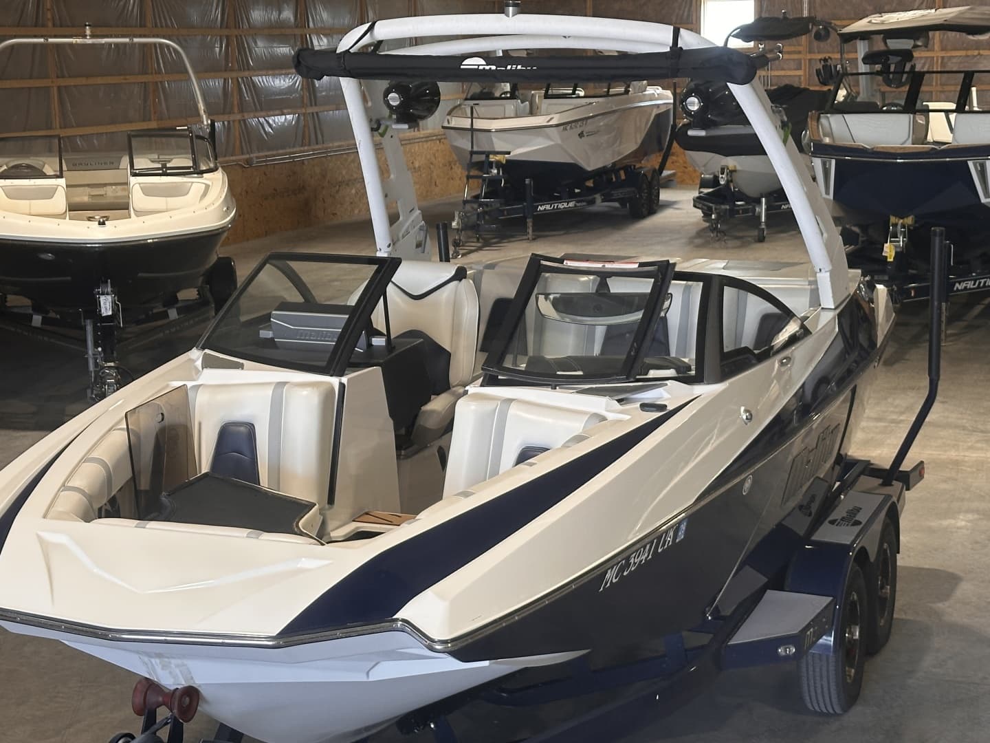 2019 Malibu Boats 21 MLX Wakesetter for Sale in Traverse City, Michigan Ski Boat 4