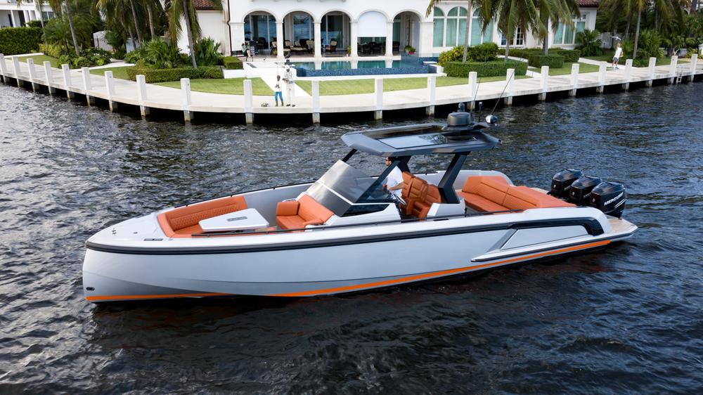 2023 Vanquish Yachts VQ40 Sports Line Outboard