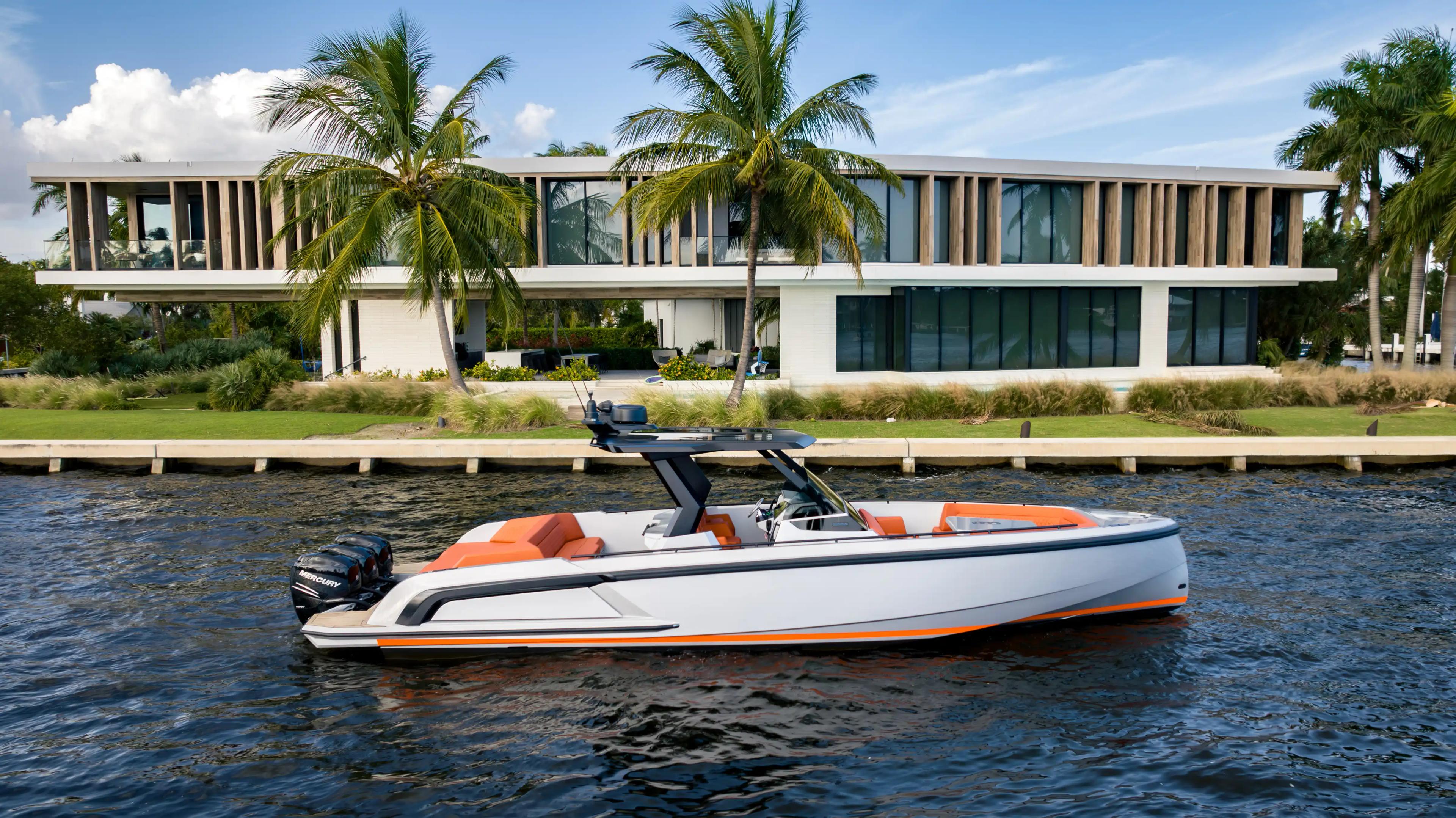 Vanquish Yachts VQ40 Sports Line Outboard For Sale