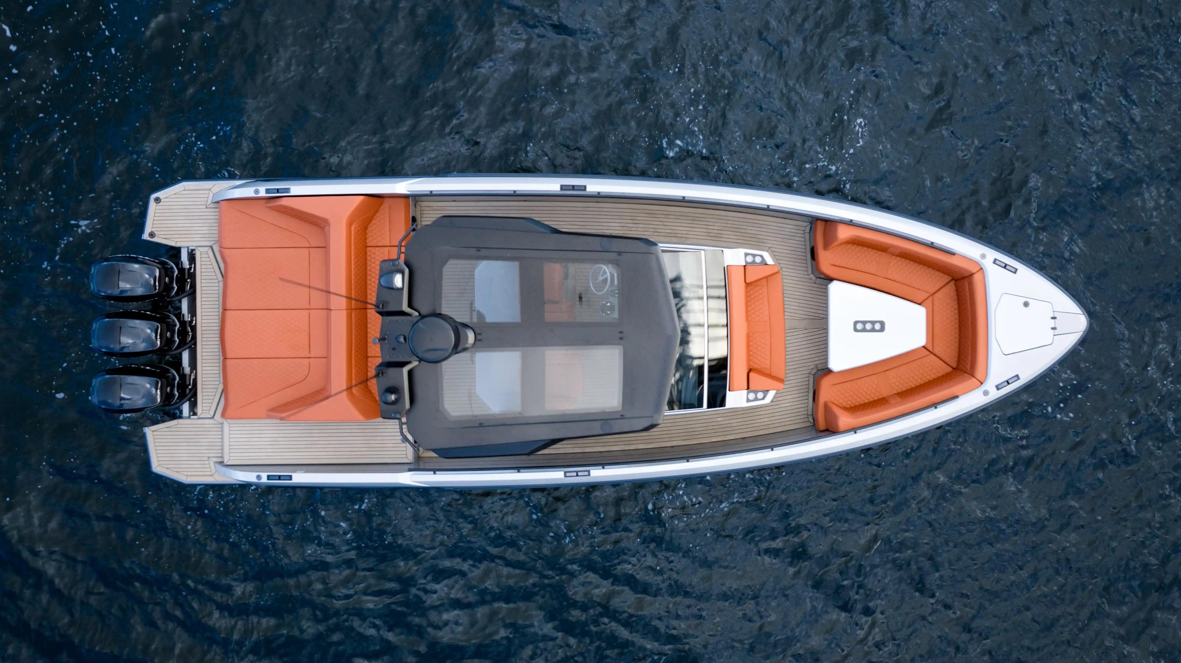 Vanquish Yachts VQ40 Sports Line Outboard For Sale