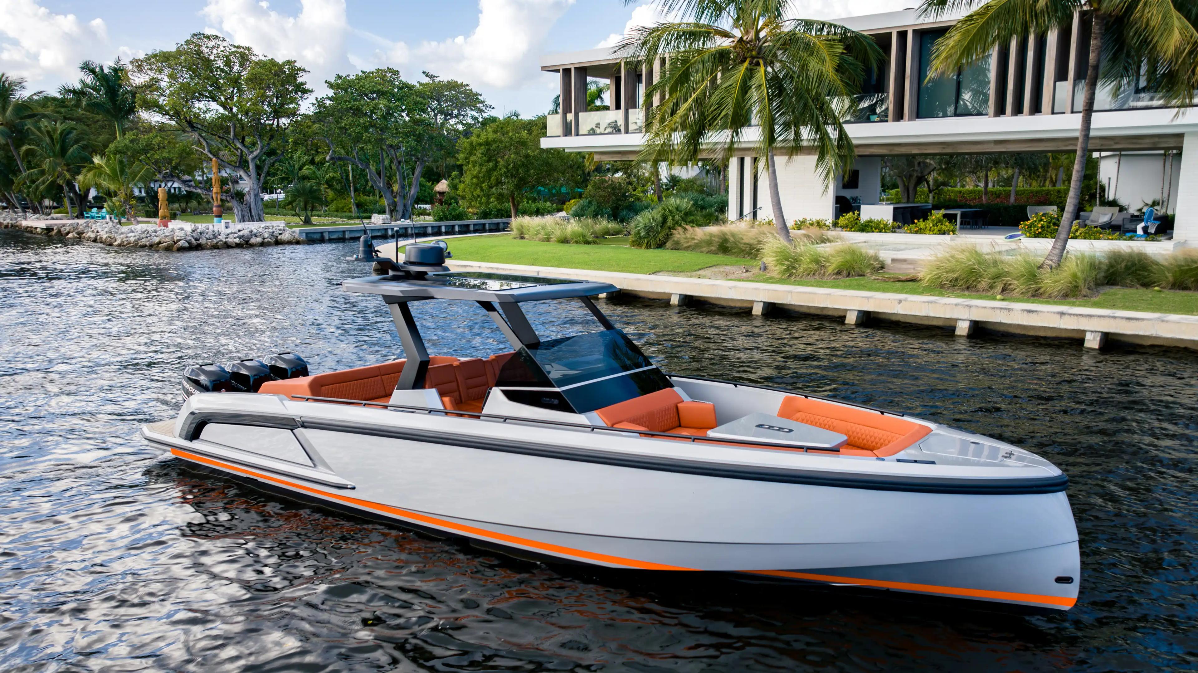 Vanquish Yachts VQ40 Sports Line Outboard For Sale