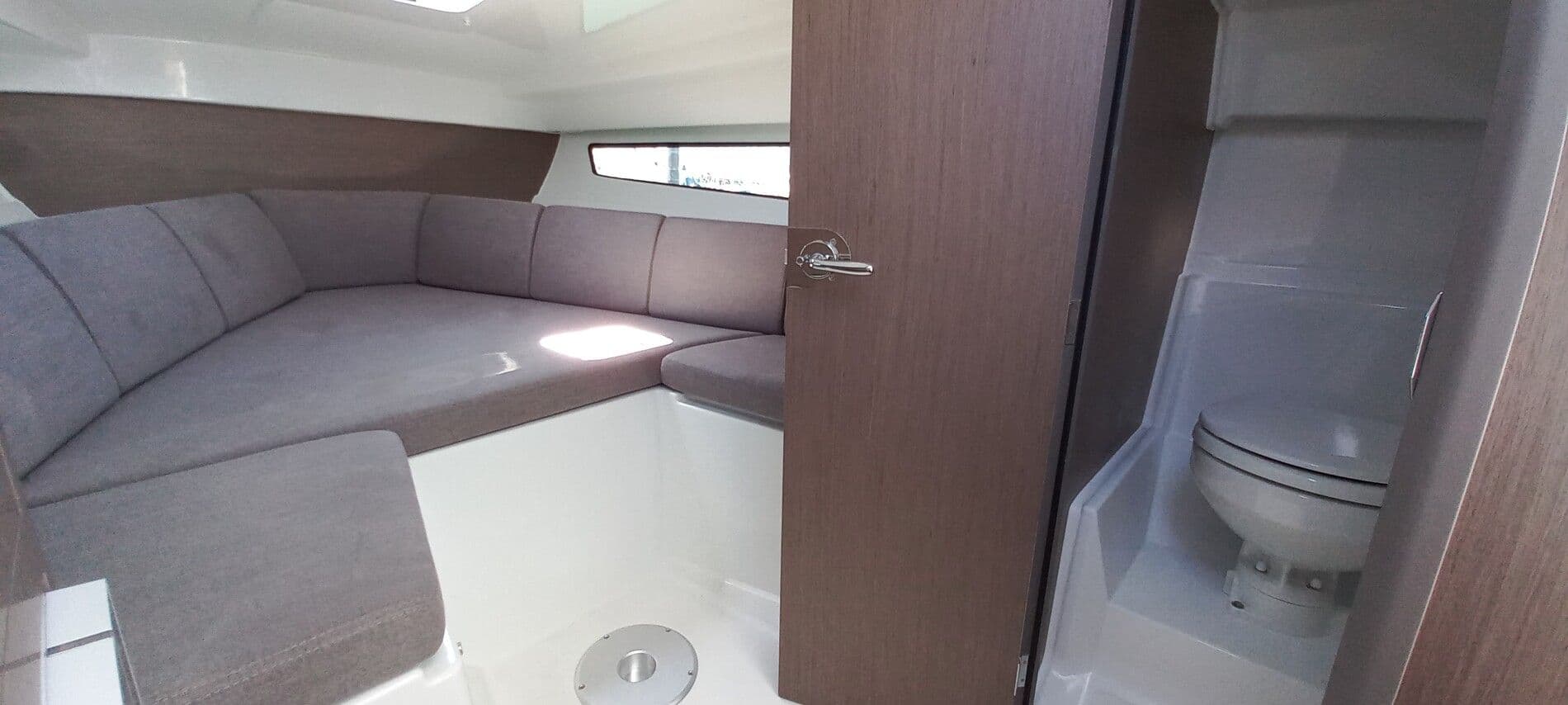2026 Beneteau Flyer 8 SUNdeck for Sale in Barcelona, ES Center Console 3