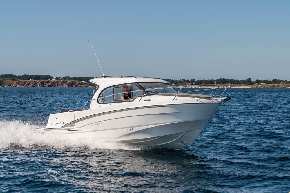 2026 Beneteau Antares 8