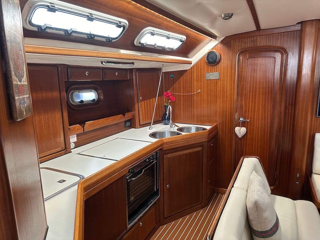 1999 Bavaria Yachts Cruiser 46 for Sale in Barcelona, ES Monohull 3