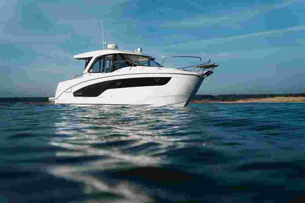 2026 Beneteau Antares 9
