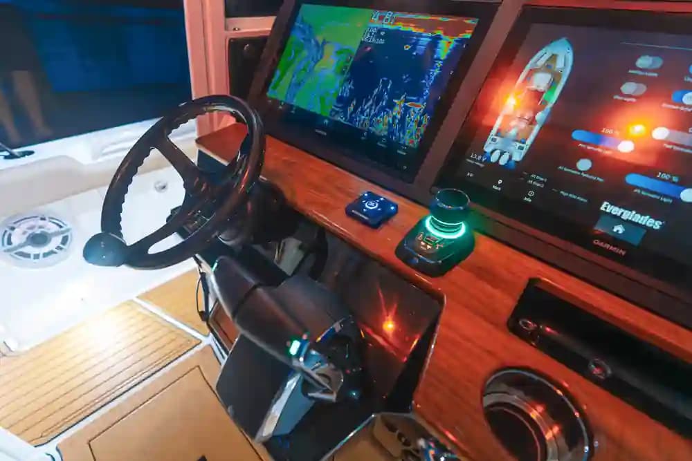 2026 Everglades Boats 315CC for Sale in San Diego, California Center Console 2
