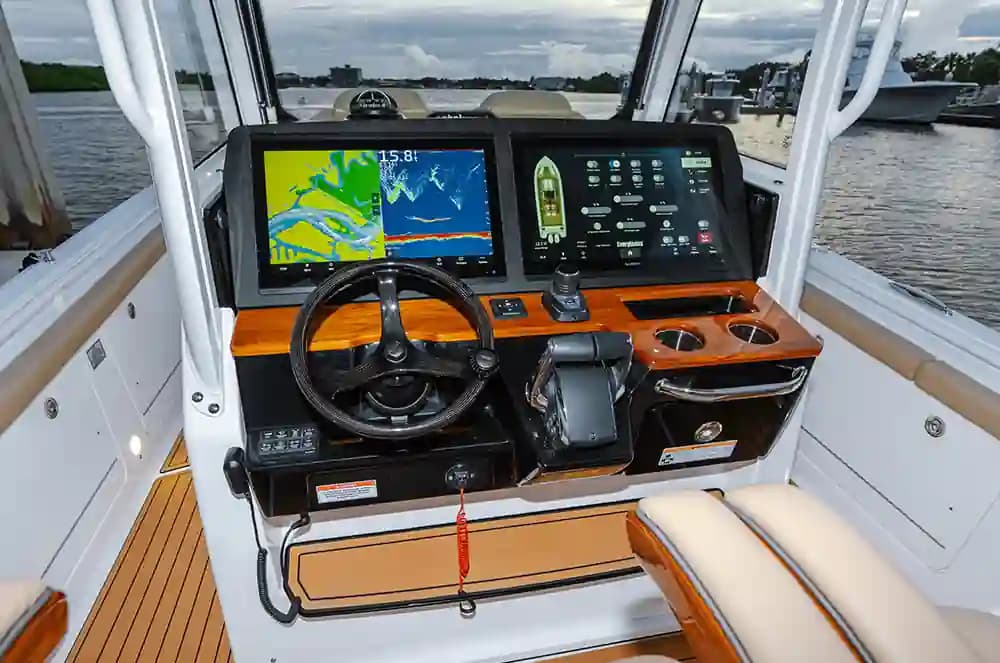 2026 Everglades Boats 315CC for Sale in San Diego, California Center Console 4
