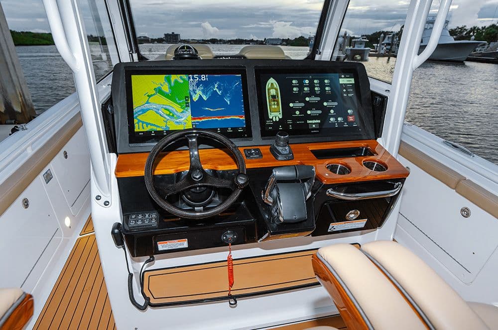 2026 Everglades Boats 315CC for Sale in San Diego, California Center Console 4
