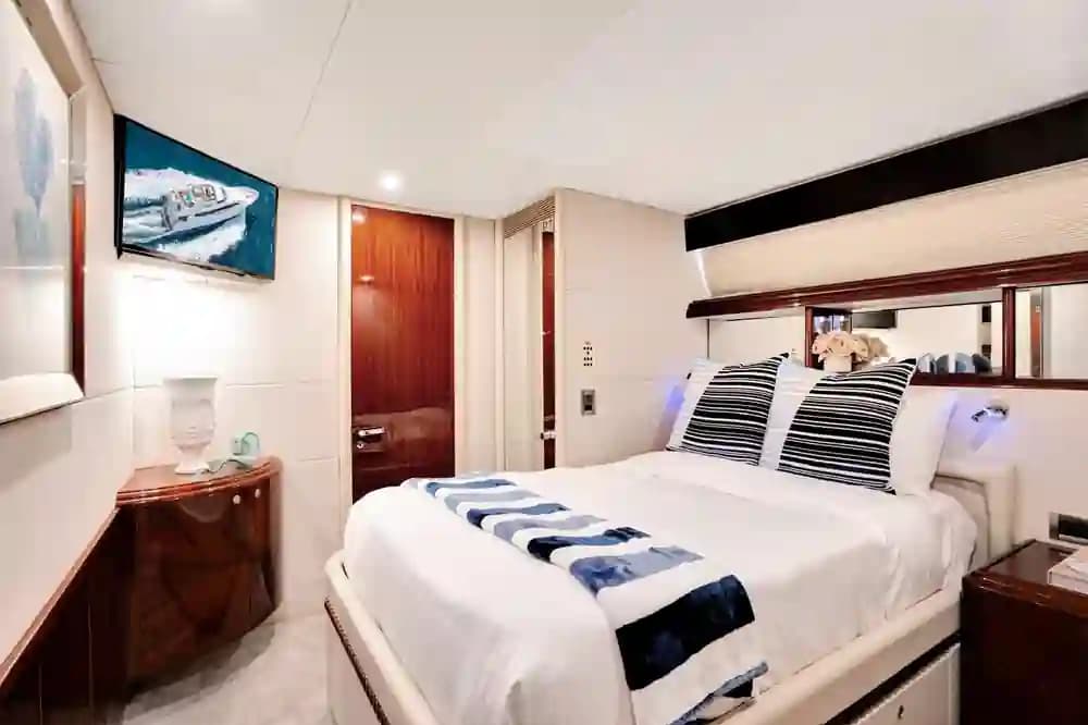 2001 Lazzara 94ft for Sale in Fort Lauderdale, Florida Flybridge 2