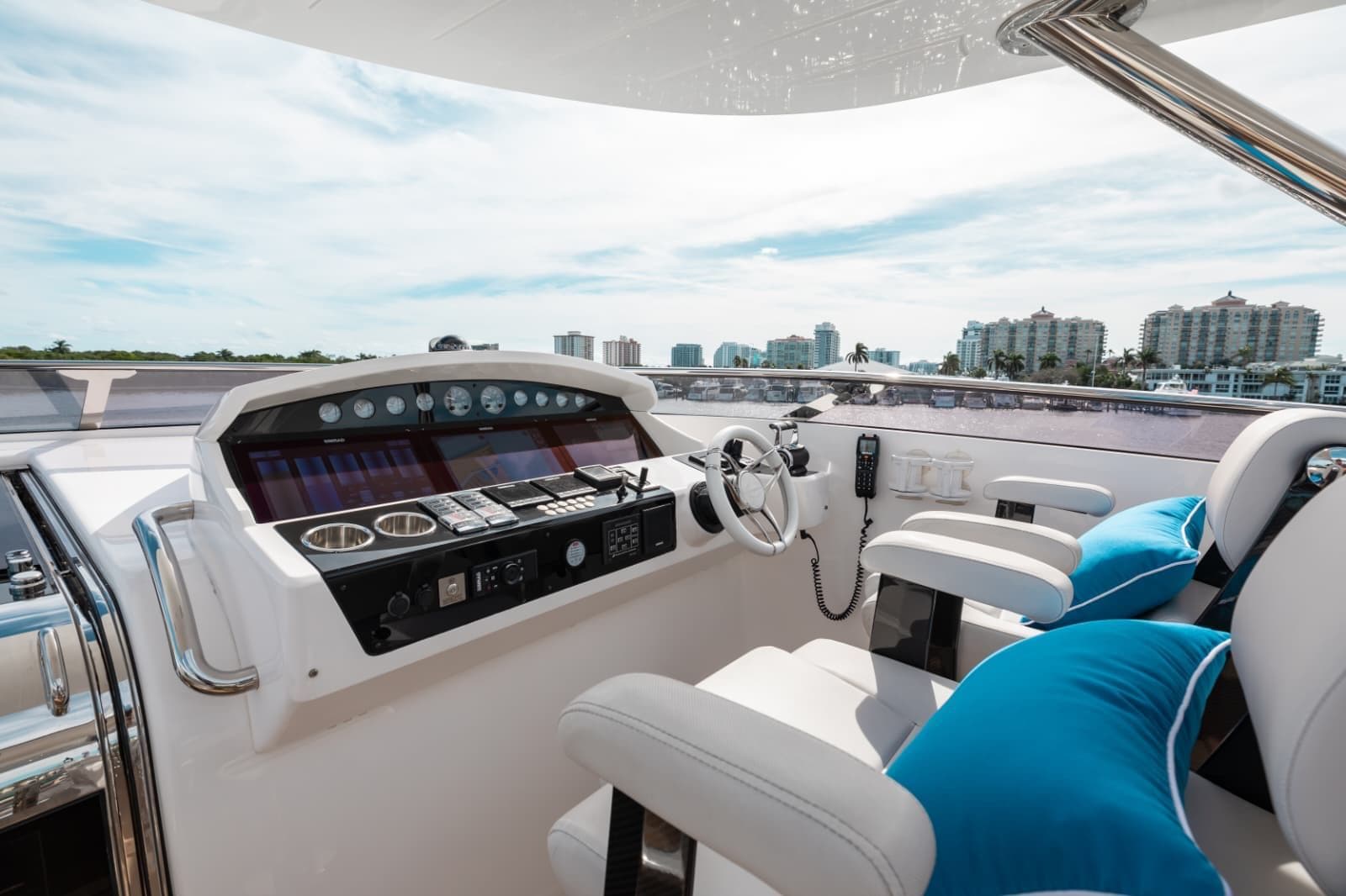 2018 Sunseeker 95 Yacht for Sale in Fort Lauderdale, Florida Flybridge 1