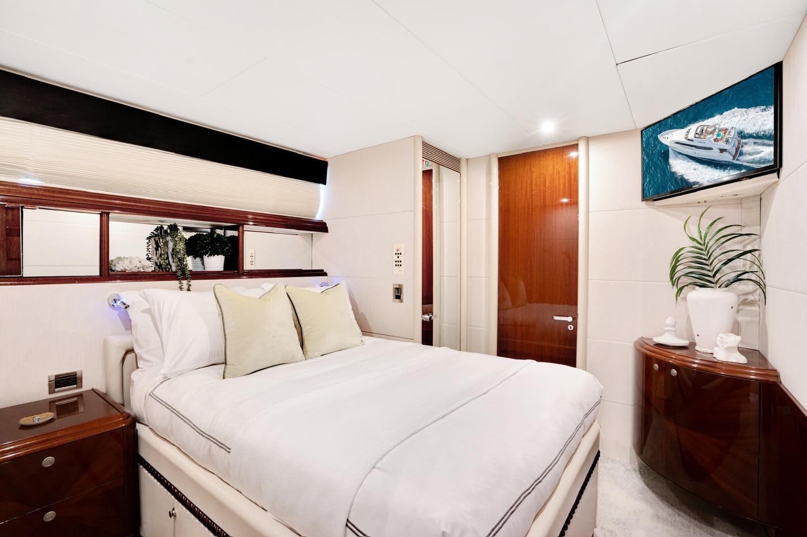 2001 Lazzara 94ft for Sale in Fort Lauderdale, Florida Flybridge 3