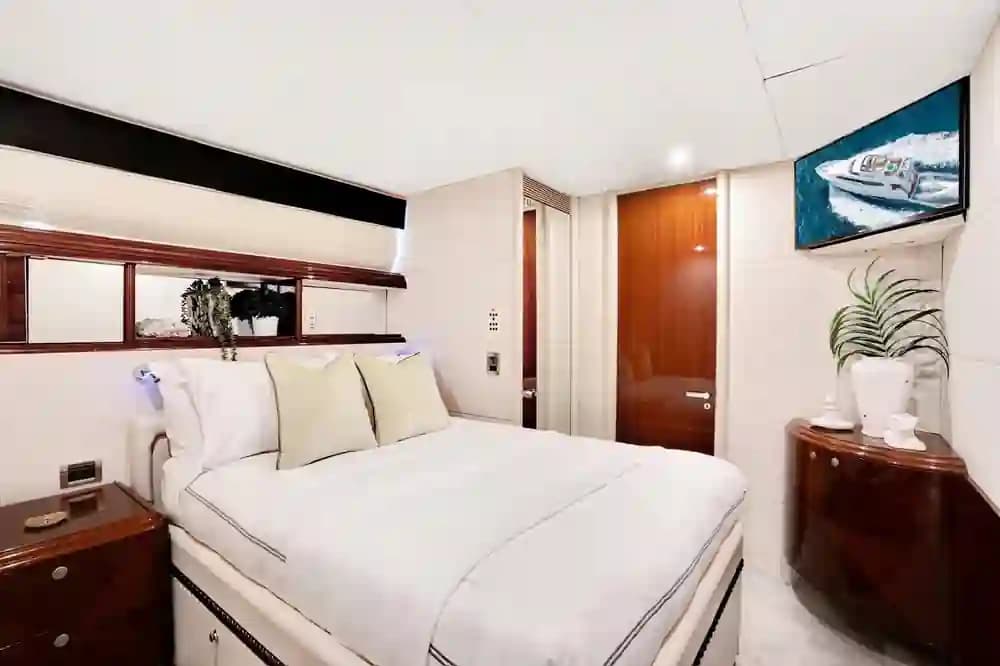 2001 Lazzara 94ft for Sale in Fort Lauderdale, Florida Flybridge 3