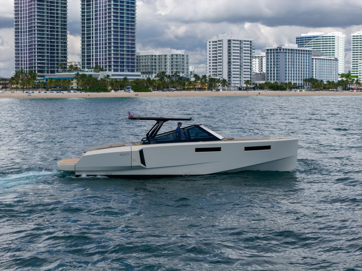 2023 Evo Yachts R4 WA for Sale in Fort Lauderdale, Florida Walk-around Boats 3
