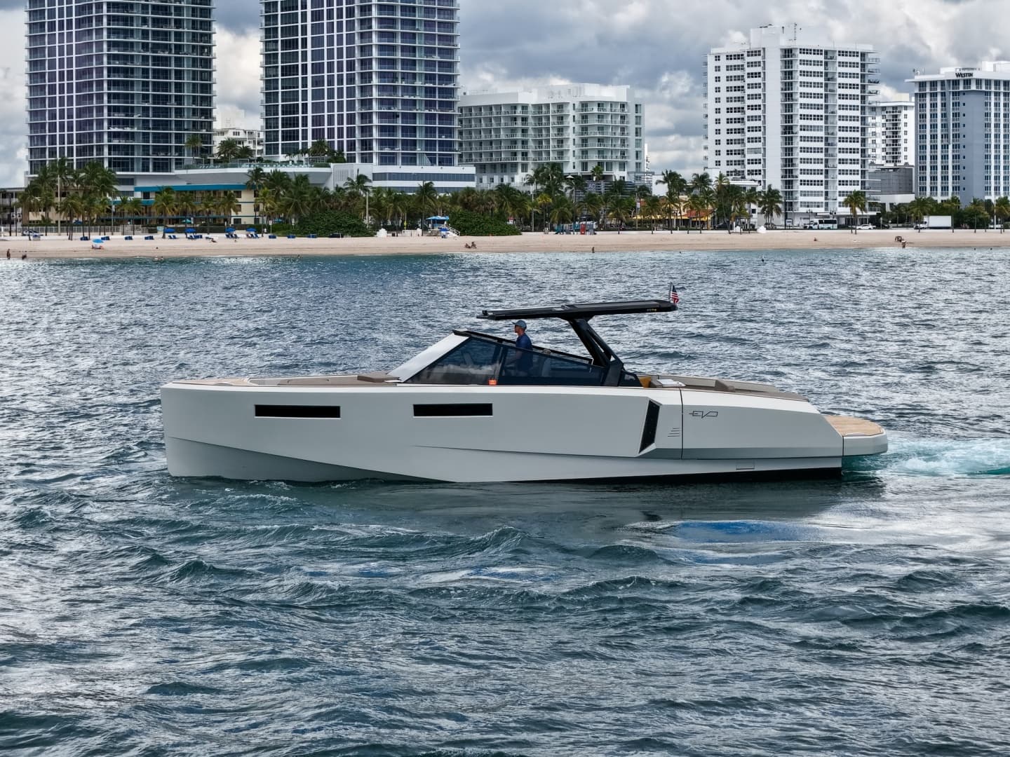 2023 Evo Yachts R4 WA for Sale in Fort Lauderdale, Florida Walk-around Boats 5