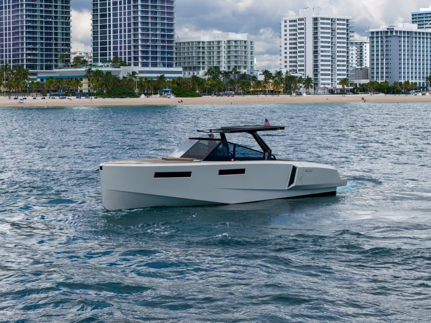 2023 Evo Yachts R4 WA for Sale in Fort Lauderdale, Florida Walk-around Boats 4