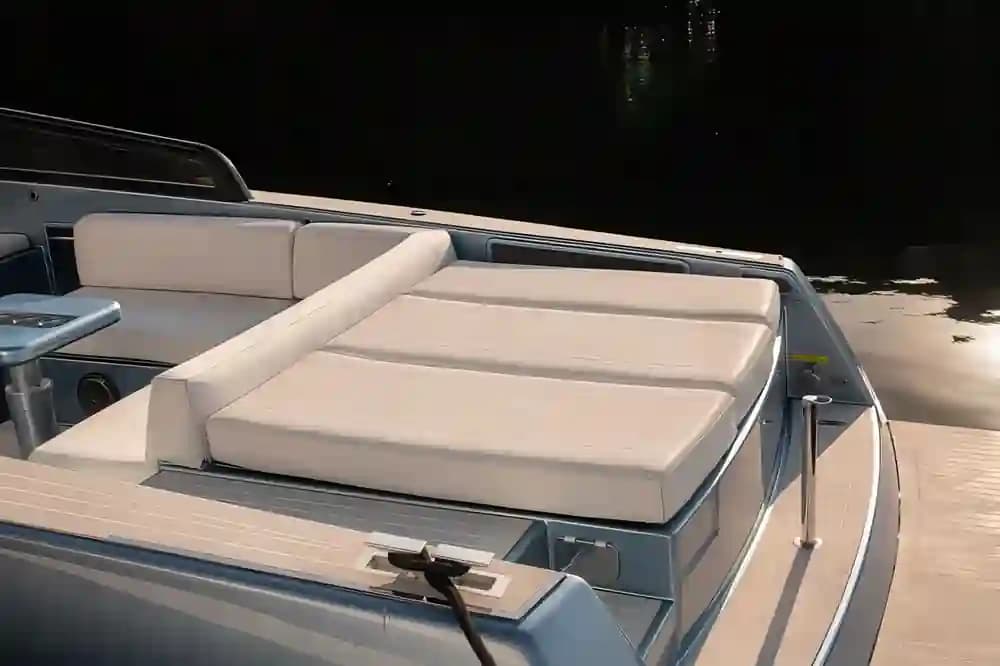 2018 VanDutch Yachts 30 for Sale in Aventura, Florida Cruiser 2