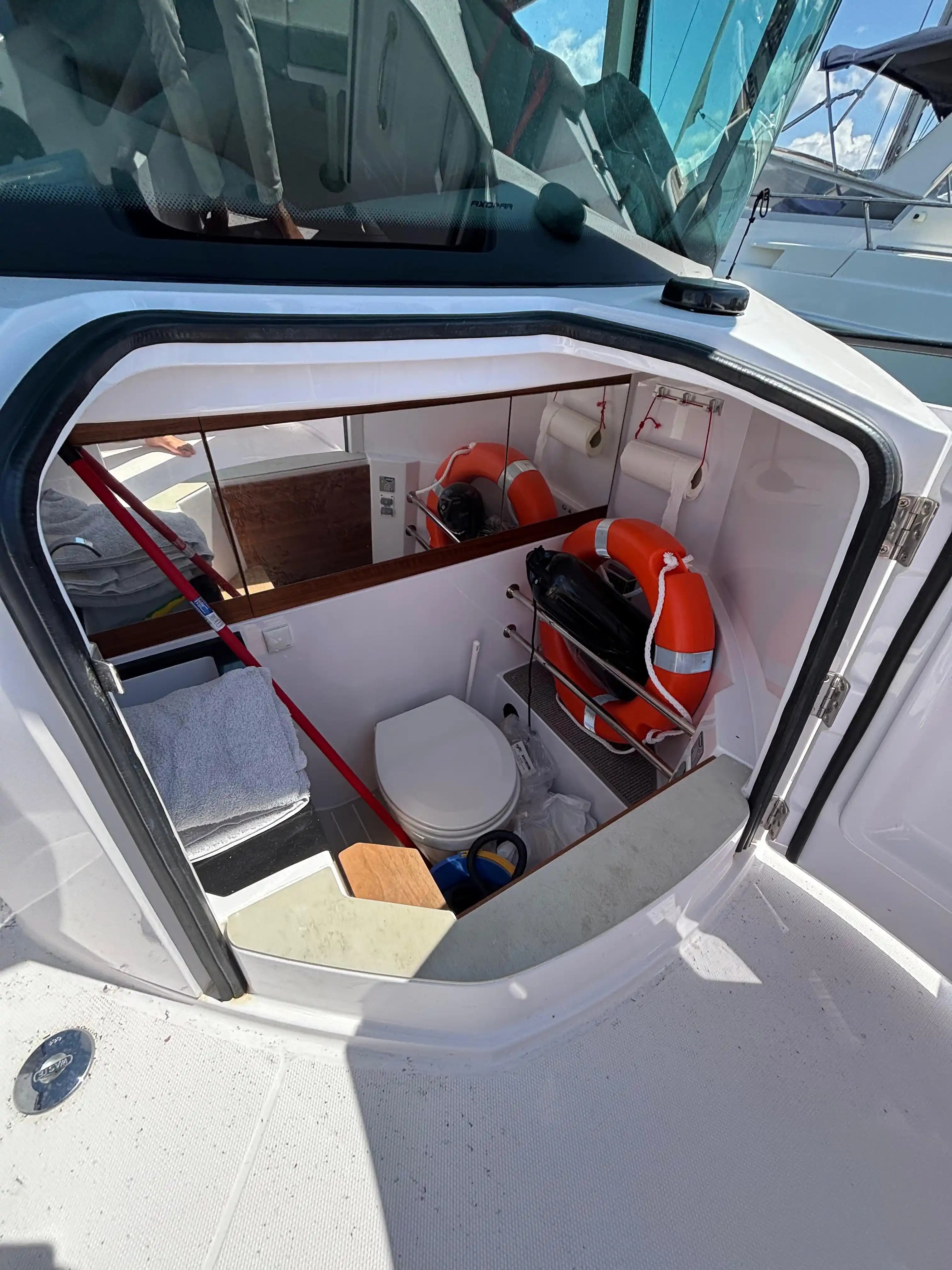 2021 Axopar 28 Cabin for Sale in Lavagna, IT Center Console 5