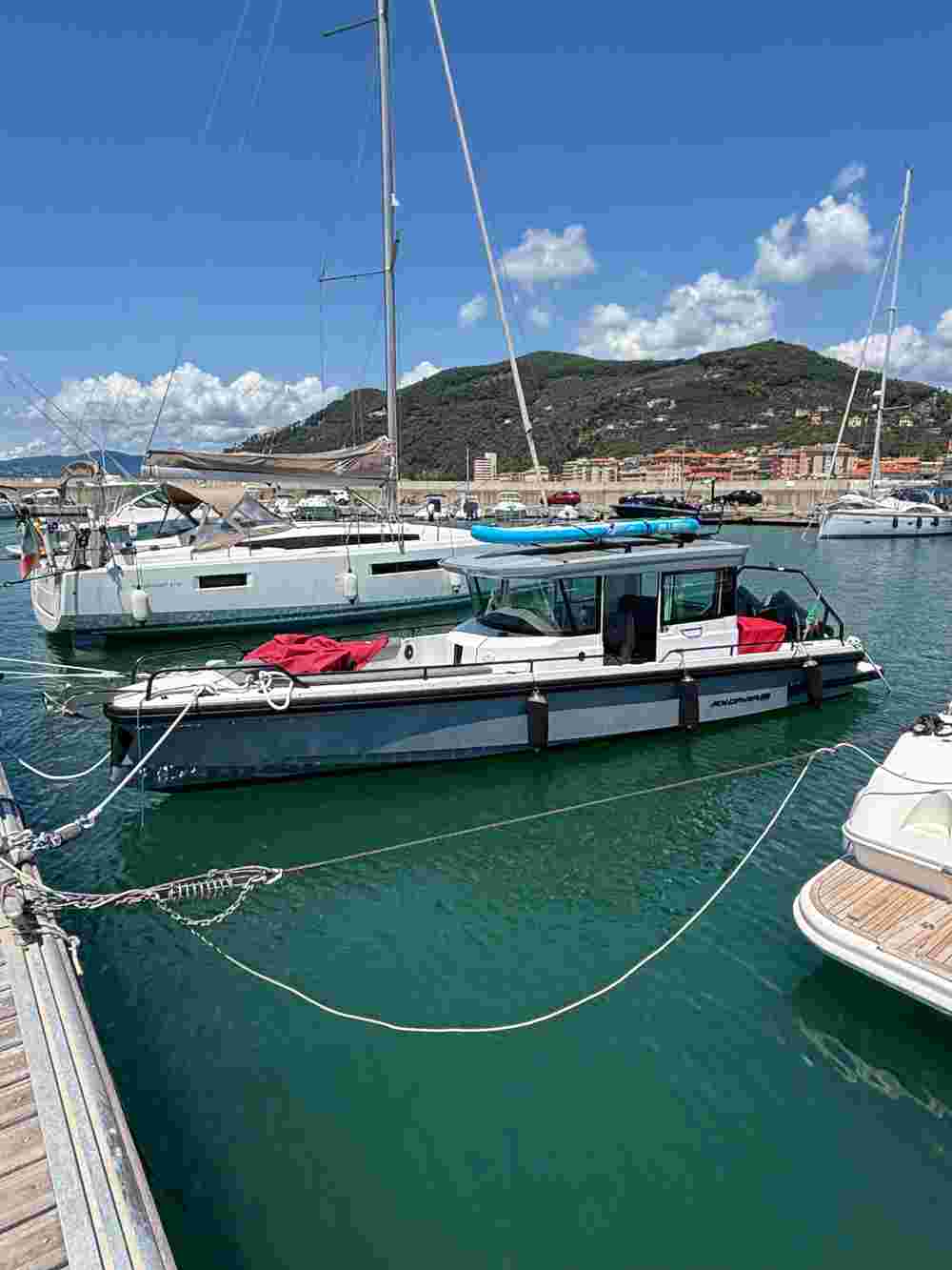 2021 Axopar 28 Cabin