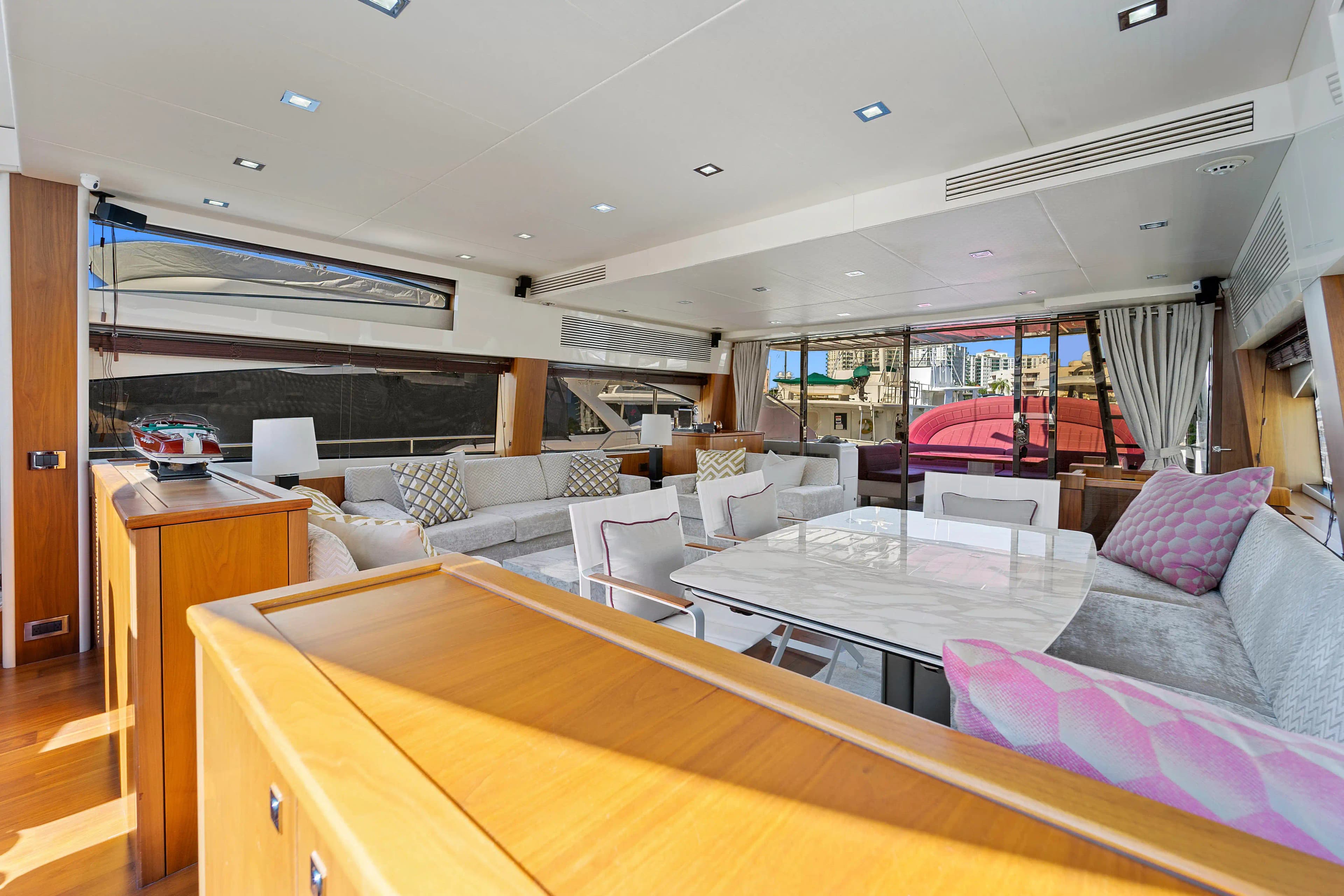 2013 Sunseeker Predator 84 zum Verkauf in Aventura, Florida Motor Yacht 5