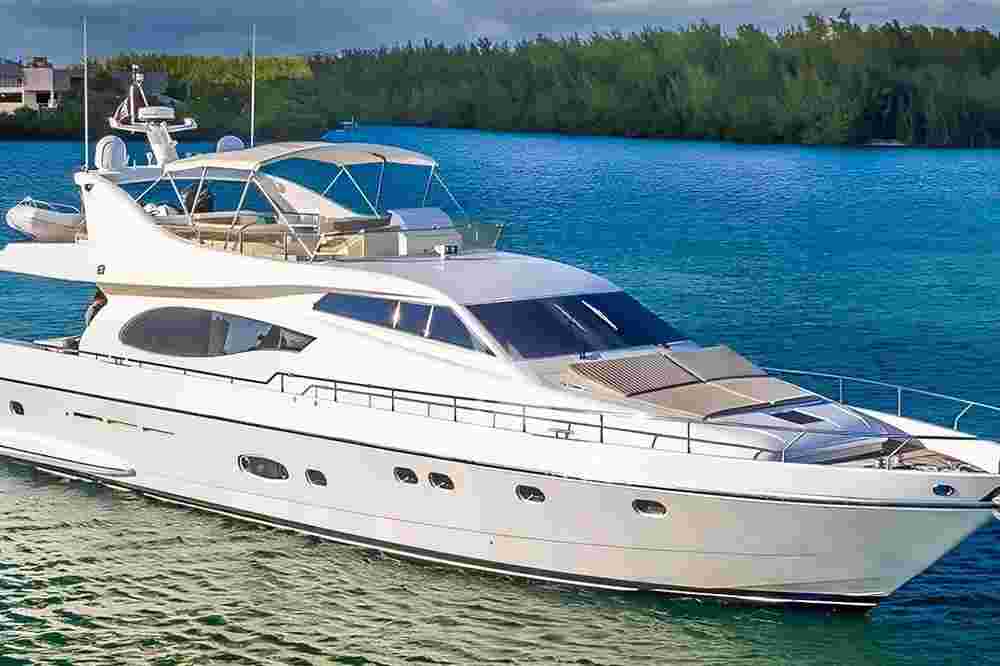 2002 Ferretti Yachts 720