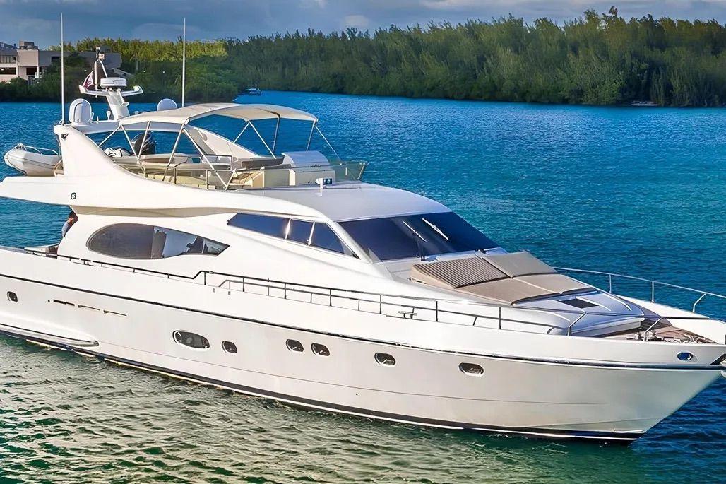 Ferretti Yachts 720 For Sale