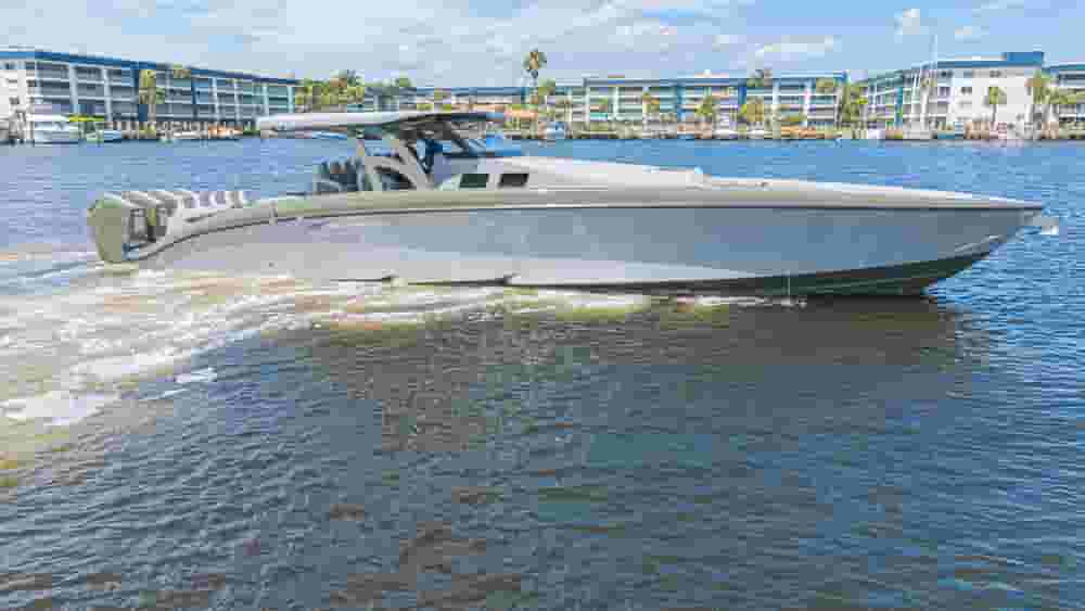 2025 Midnight Express Boats 52' Vitesse