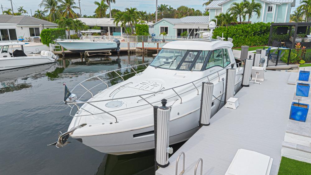 2012 Cruisers Yachts 48 Cantius