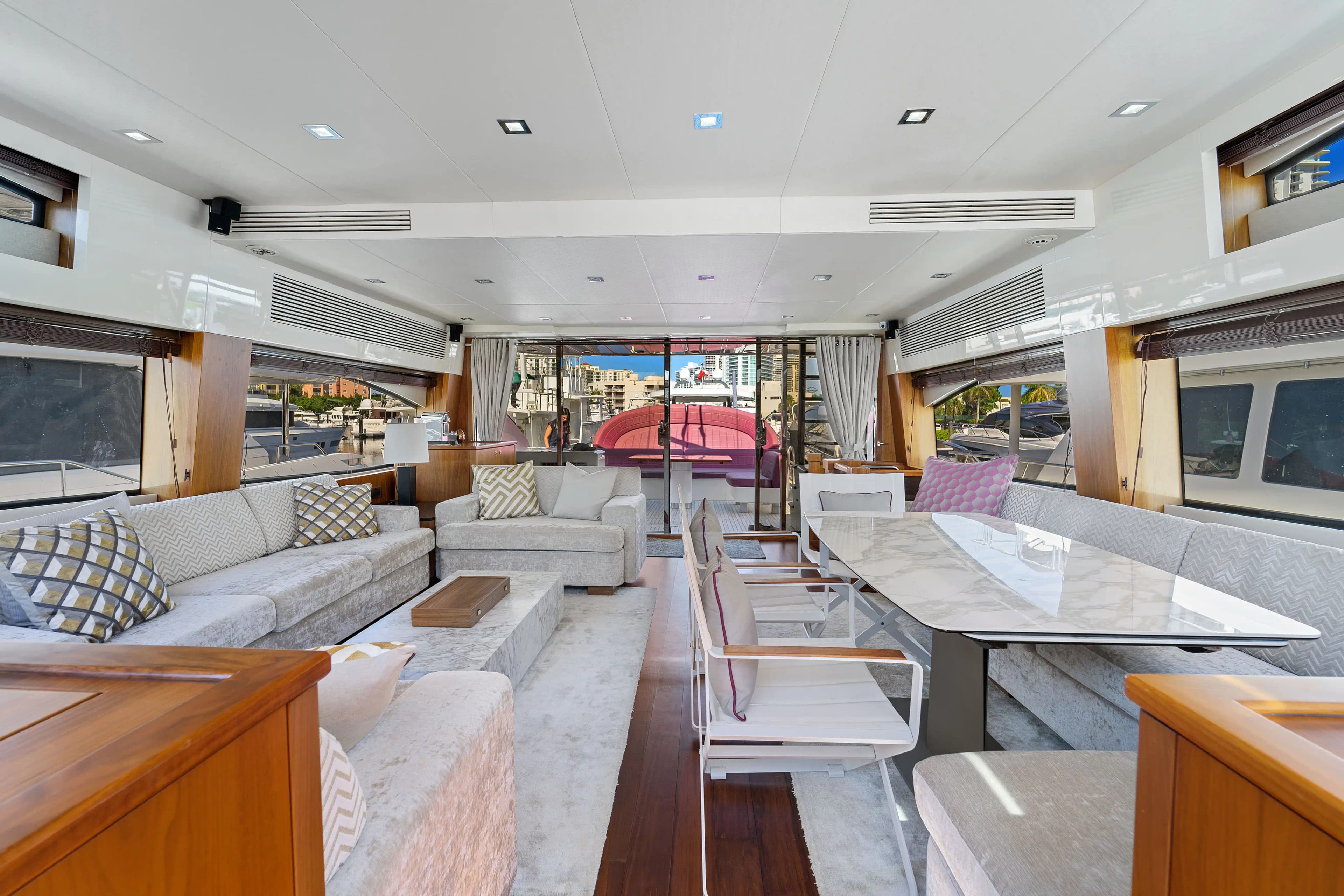 2013 Sunseeker Predator 84 zum Verkauf in Aventura, Florida Motor Yacht 4