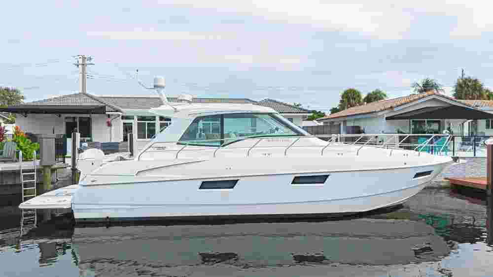 2012 Cruisers Yachts 48 Cantius